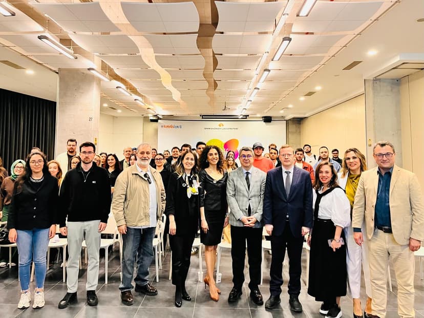 İzmir Ekonomi Üniversitesinde Gayrimenkul Okuryazarlığı Konferansı